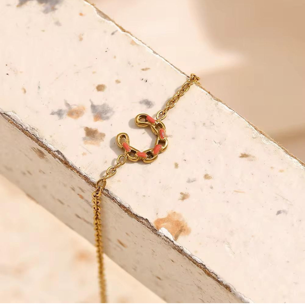 ID:0015_B | Brazalete de herradura delicada