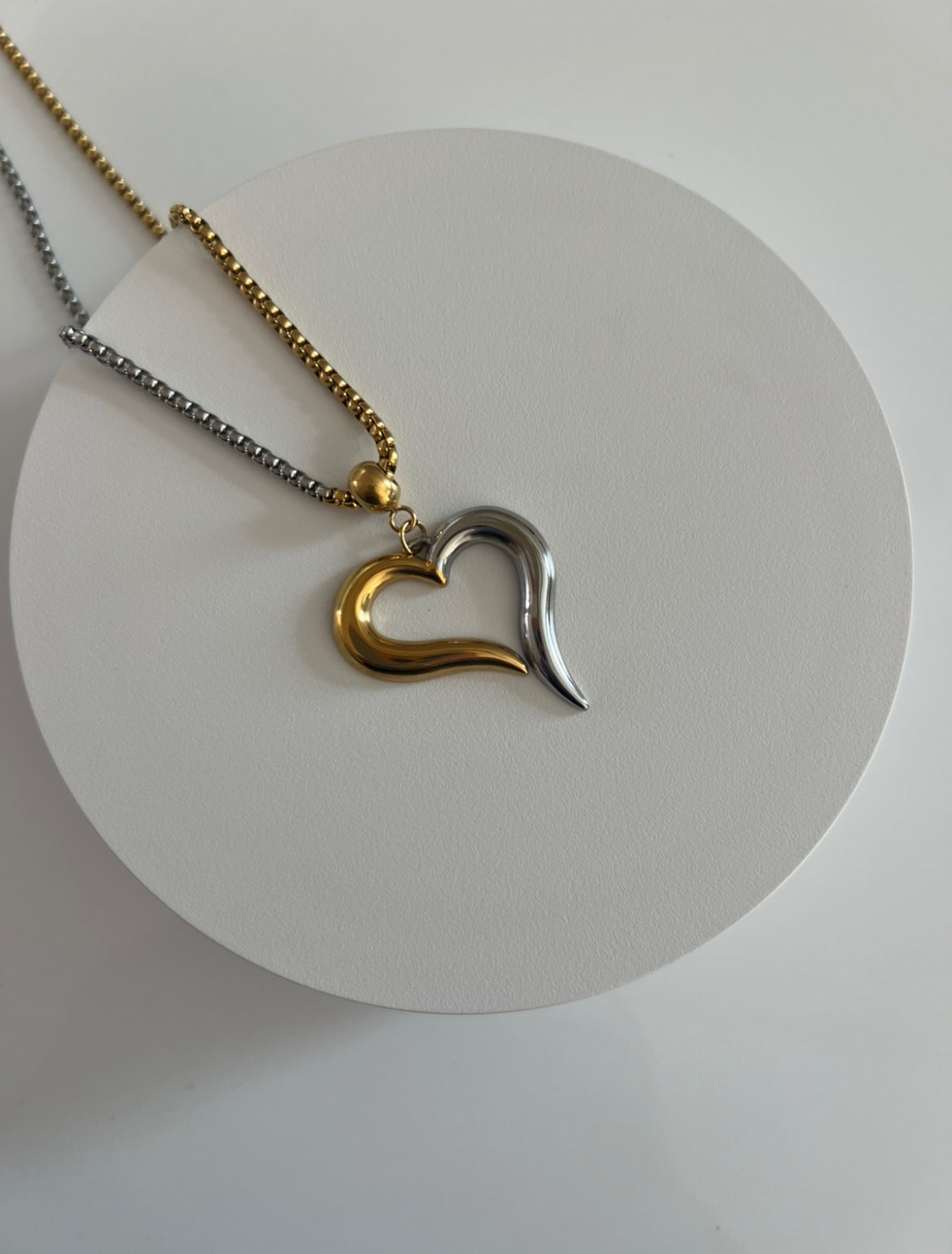 ID:0014_C | Collar de corazón dorado y plata