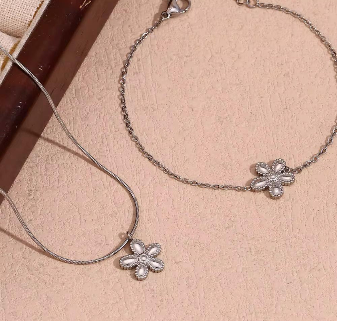 ID:0012_S | SET de flores (Colgante + Brazalete)