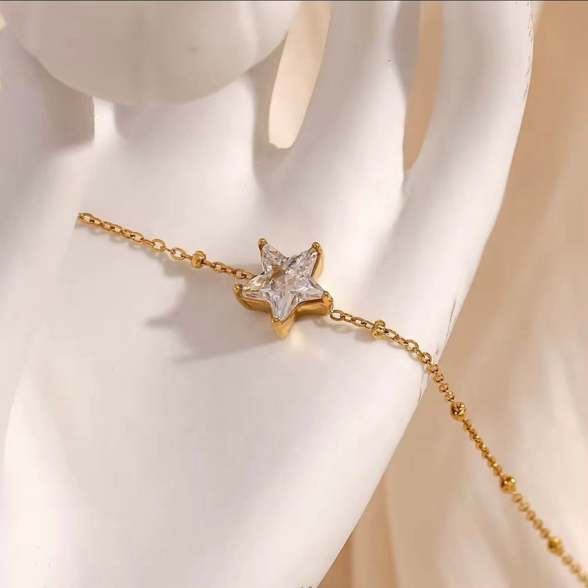 ID:0013_B | Brazalete de estrella delicada