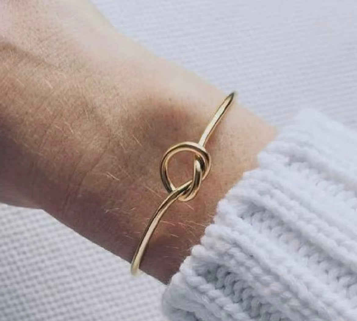 Brazalete dorado / Golden bracelet