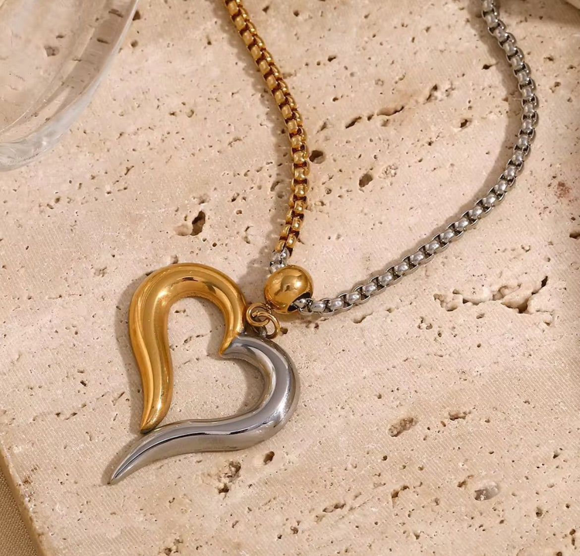 ID:0014_C | Collar de corazón dorado y plata