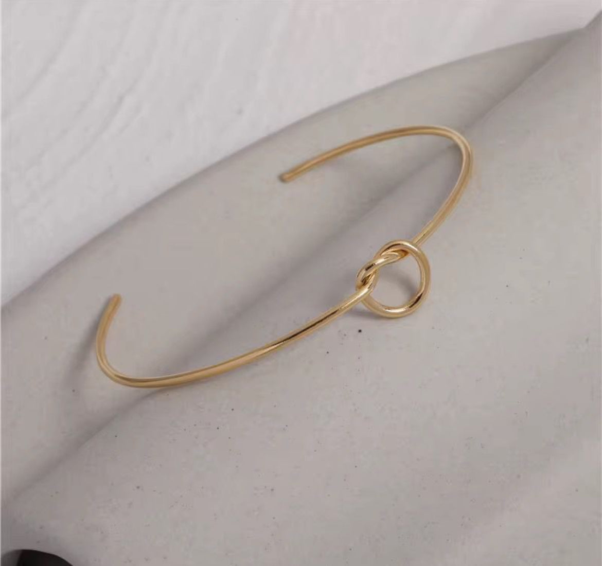 Brazalete dorado / Golden bracelet
