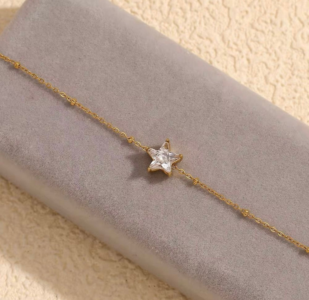 ID:0013_B | Brazalete de estrella delicada