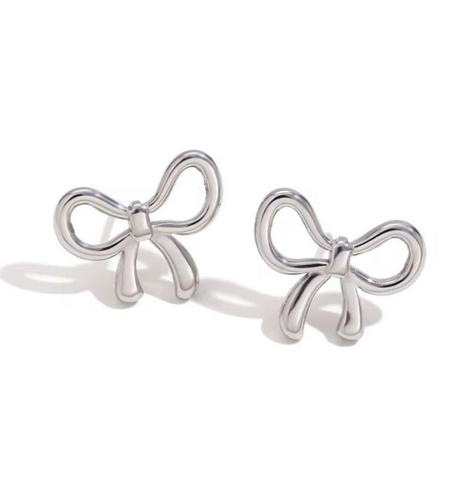ID:0029 | Set de lazos plateado (Colgante + Aretes)